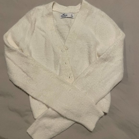 White Fuzzy Cropped Cardigan - Picture 2 of 4